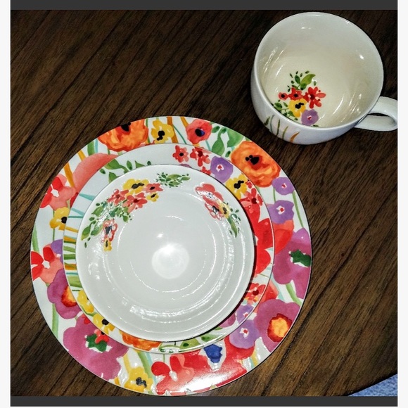 Anthropologie Other - Anthropologie porcelain floral place settings